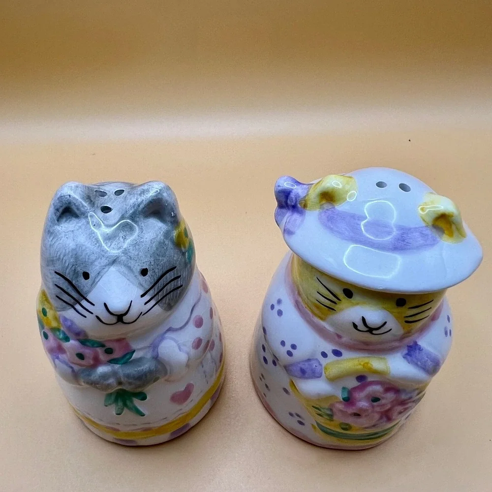 Vintage Ceramic Cats Salt & Pepper Shakers Victorian Garden Grandmacore Kitsch